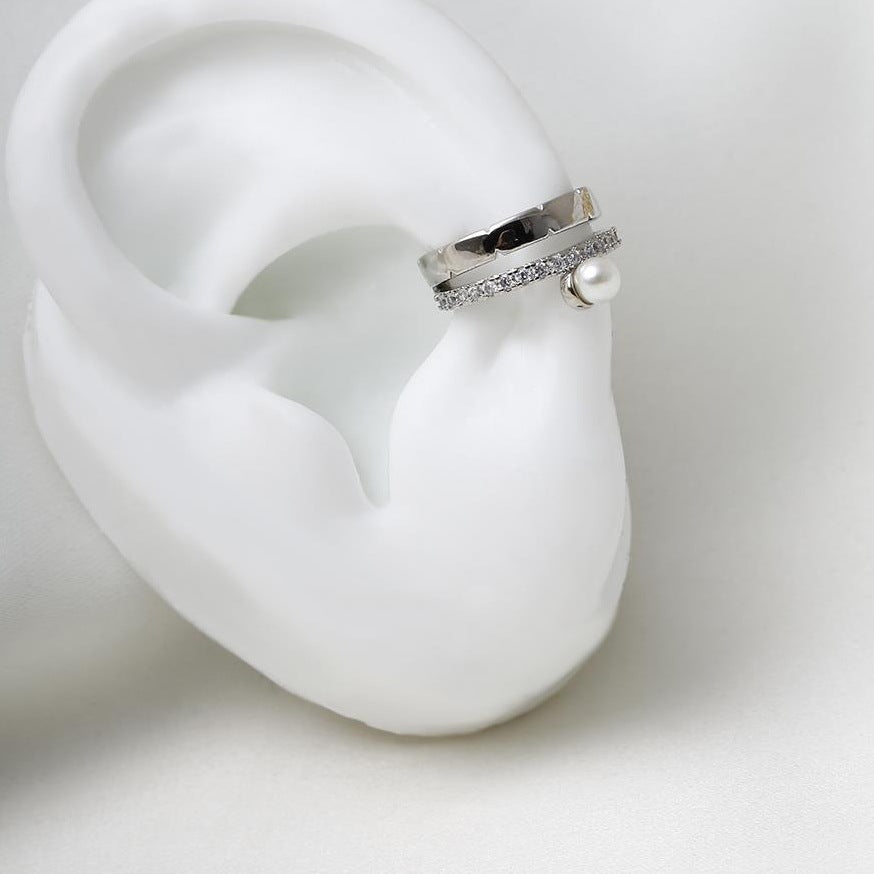 Earcuff de banda con circonitas en baño de rodio plateado | Feral
